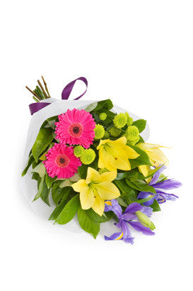 Mixed flowers bouquet for delivery in Italy, including lilies and gerberas.