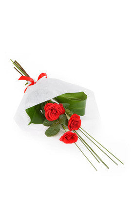Three red roses that can be delivered anywhere in Italy.