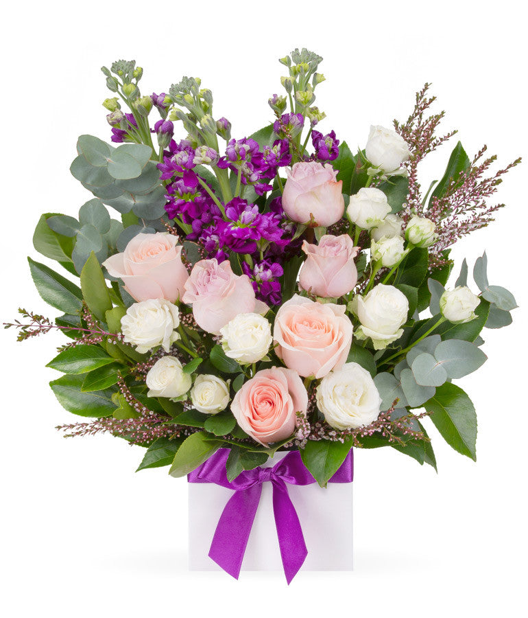 Send flowers in pastel shades anywhere in Italy.